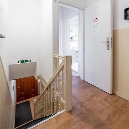 Private Apartment *