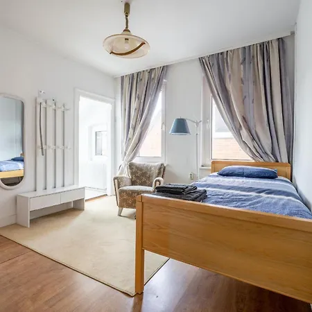 Private Apartment *